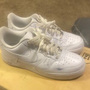 Nike Men's White Athletic Shoes